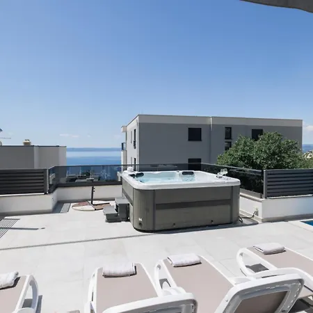 فيلة Sunny Lux 3 In By Guide ماكارسكا