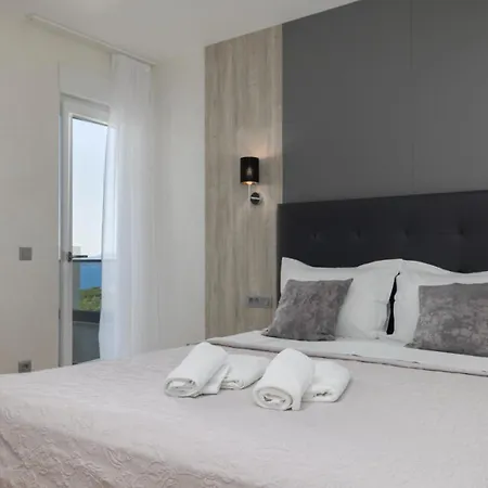 Sunny Lux 3 In By Guide فيلة *