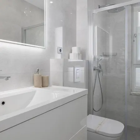 فيلة Sunny Lux 3 In By Guide